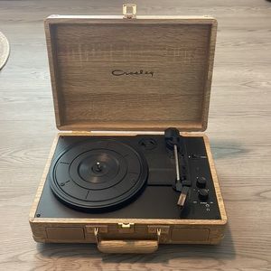 Crosley UO Exclusive Wood Cruiser Bluetooth Record Player